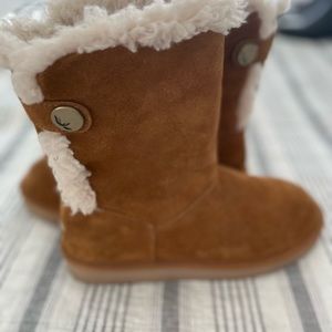 Kookaburra by UGG size 7. Worn once